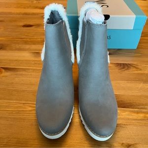 NEW, TOMS women’s shoe size 8.